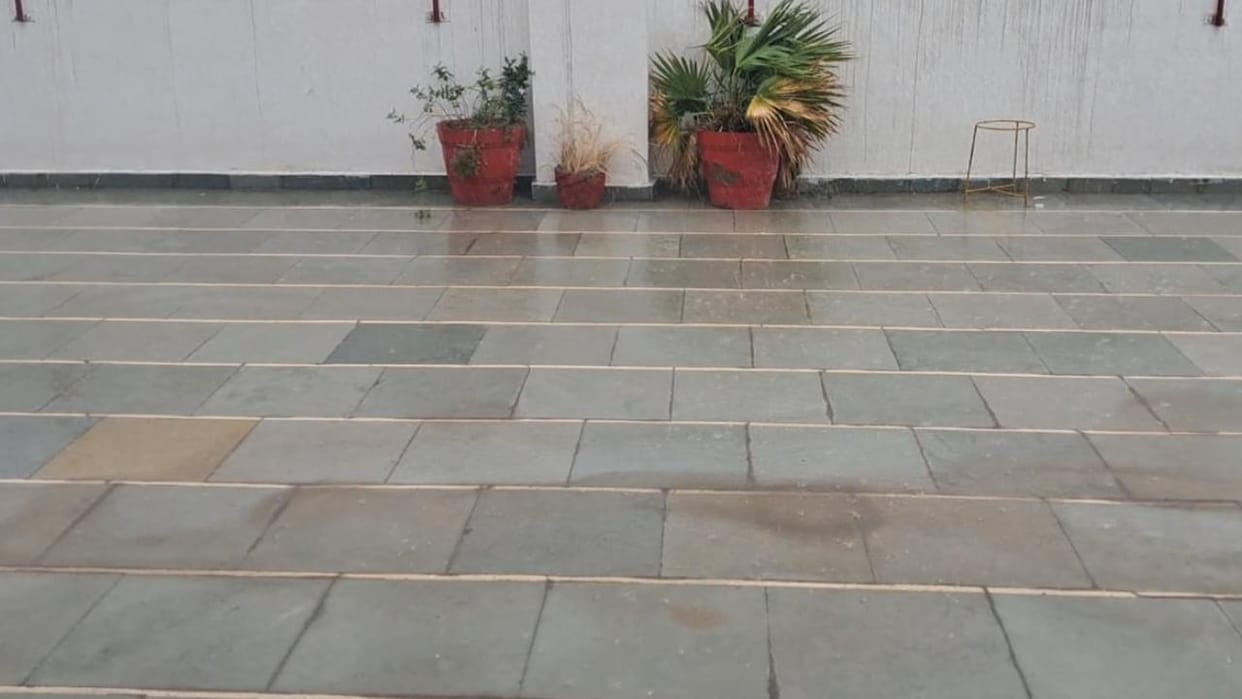 Jhansi: Intermittent cloud cover accompanied by daytime drizzle