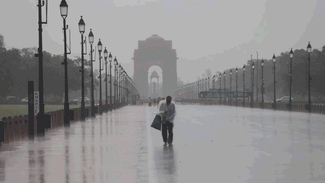 Weather Update Clouds and dust storms over several areas of Delhi-NCR