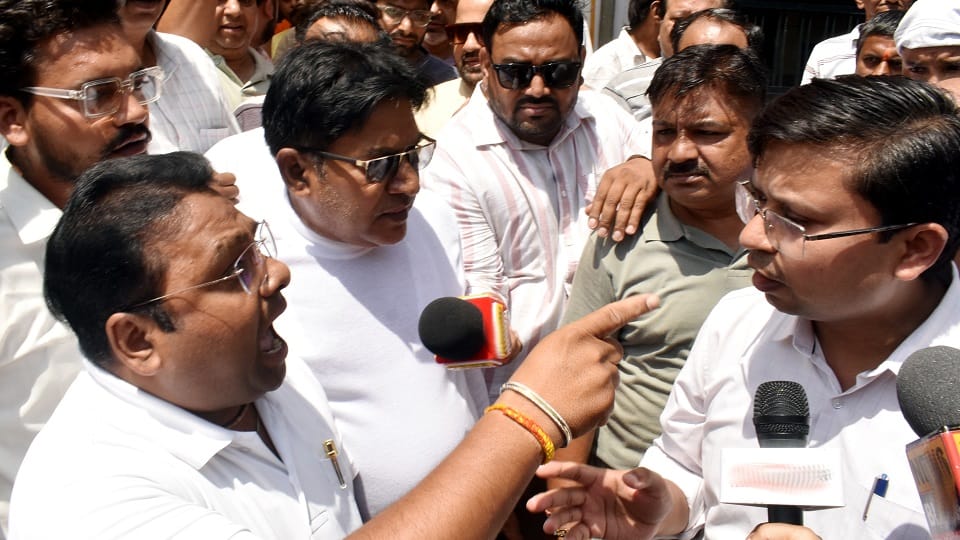 Shastrinagar Central Market: JCBs kept operating amidst an outcry; people said politicians had betrayed them.