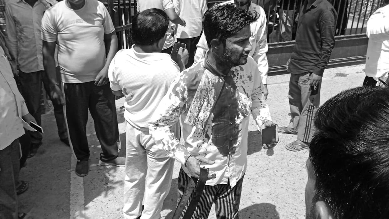 Violent clash between two groups of lawyers in the Collectorate complex in Budaun