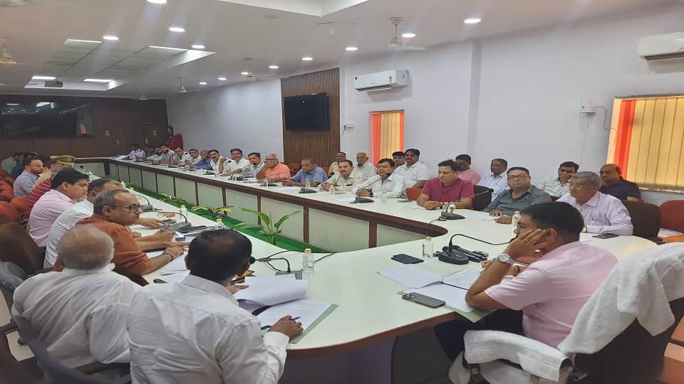 Agra to Get 10 New Parking Facilities to Ease Traffic Congestion DM Issues Directions