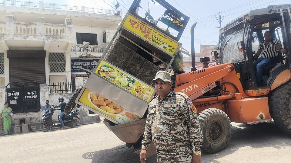 Anti-Encroachment Drive from St. John's to Lohamandi Carts Seized Fines Imposed for Plastic Use