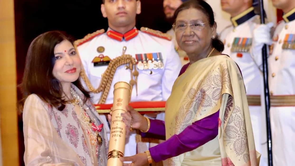 Fans Are Upset As Alka Yagnik Was Seen In A Wheelchair After Receiving The Padma Bhushan Video Goes Viral