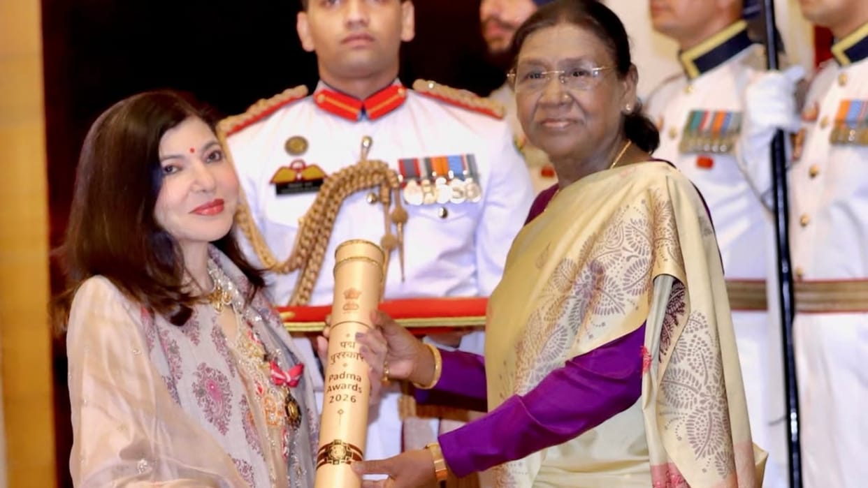 Fans Are Upset As Alka Yagnik Was Seen In A Wheelchair After Receiving The Padma Bhushan Video Goes Viral
