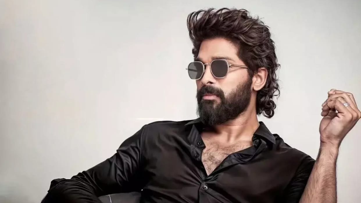 Allu Arjun Getting Trolled over his comment wait outside house of the girl you like at Hyderabad fan meet