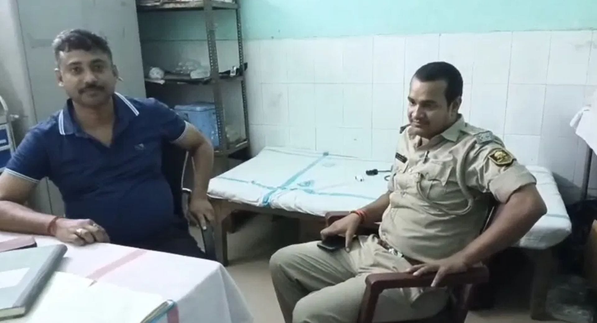 घायल पुलिसकर्मी का इलाज अस्पताल में जारी