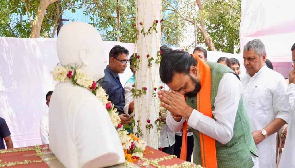 bihar news CM Samrat Choudhary Pays Tribute to Digvijay Singh in Jamui Top Ministers Attend Memorial