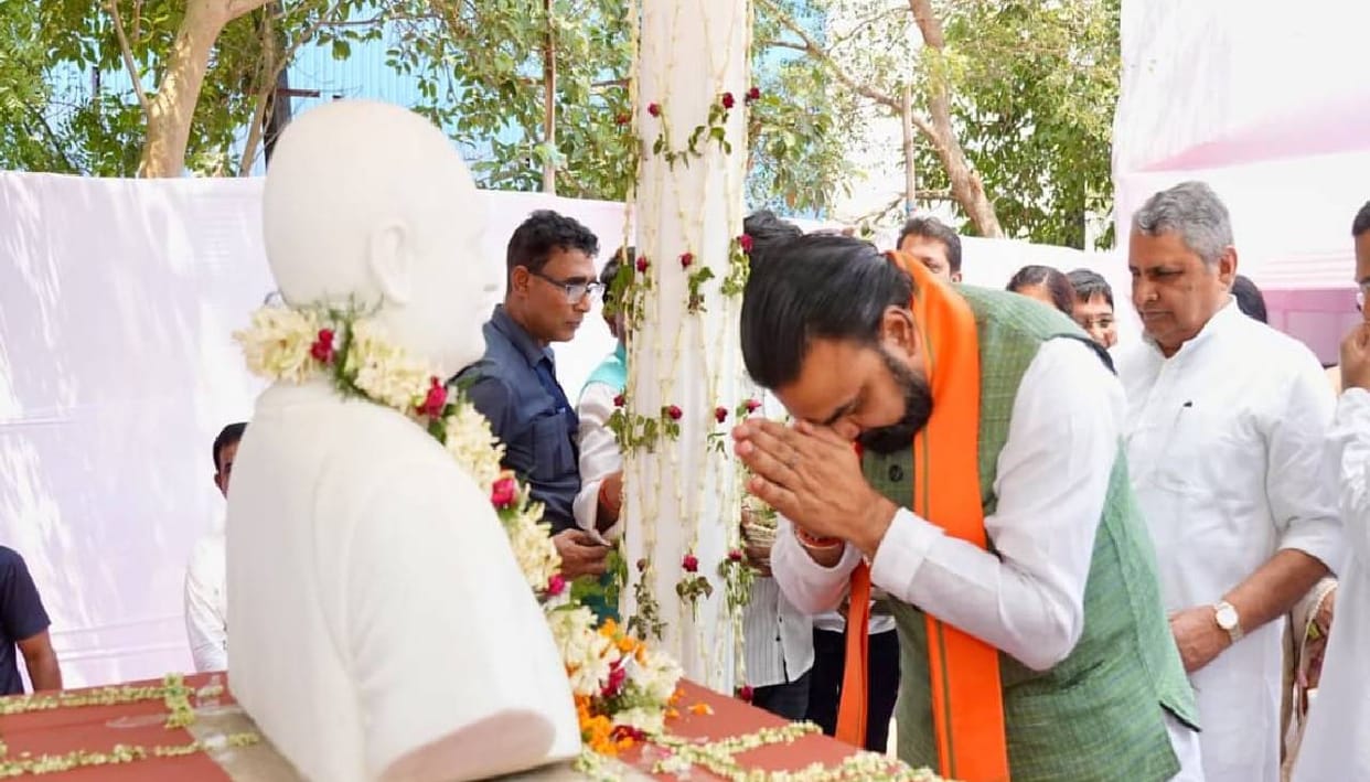 bihar news CM Samrat Choudhary Pays Tribute to Digvijay Singh in Jamui Top Ministers Attend Memorial