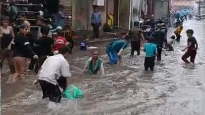 Burhanpur Rain: Heavy rain inundates Burhanpur city, raising questions about the corporation's arrangements.
