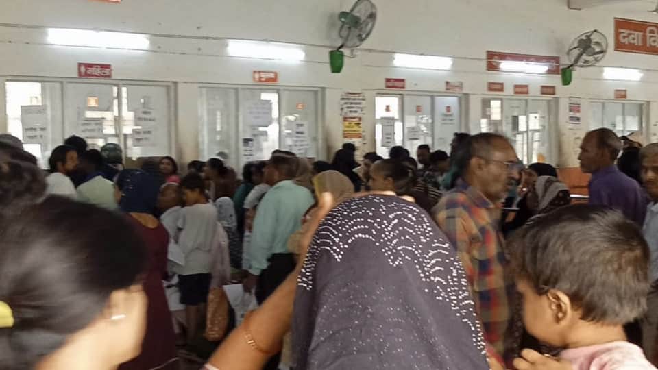 Extreme Heat Triggers Rush at SN Medical College OPD Dehydration and Fever Cases Rise