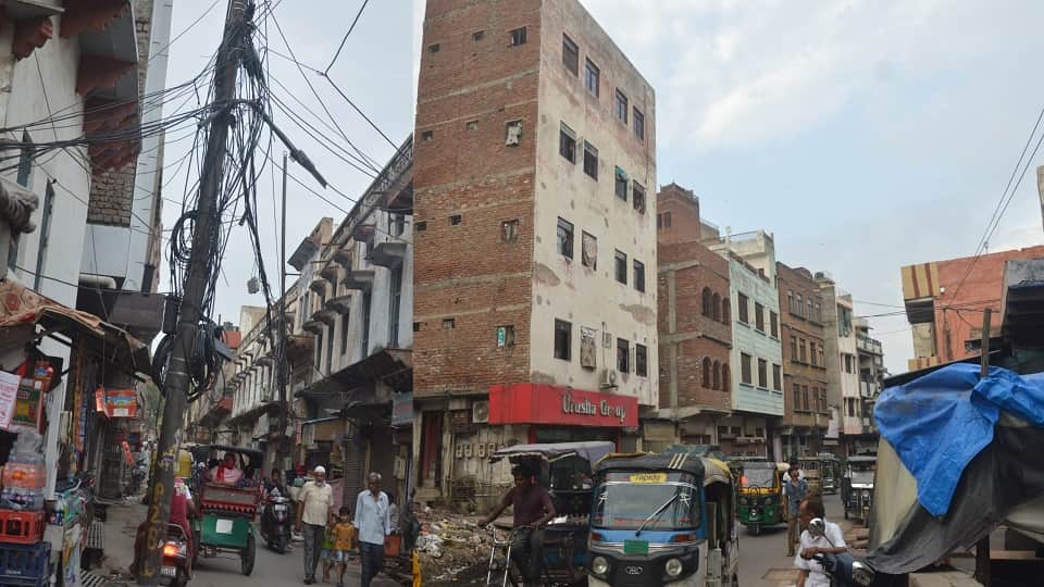 Thousands of Factories and Commercial Buildings in Agra Operating Without Fire NOC, Raising Disaster Fears
