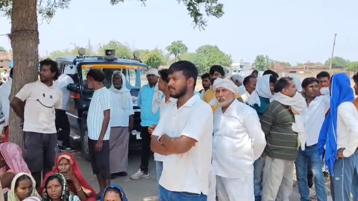 dead Body of Home Guard jawan found under wooden cot on house veranda in chandauli