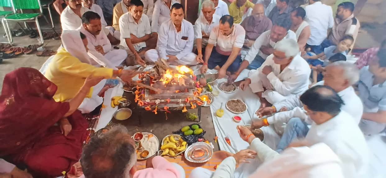 Saharanpur: Devotees Leave for Kamakhya and Pashupatinath Pilgrimage from Badgaon