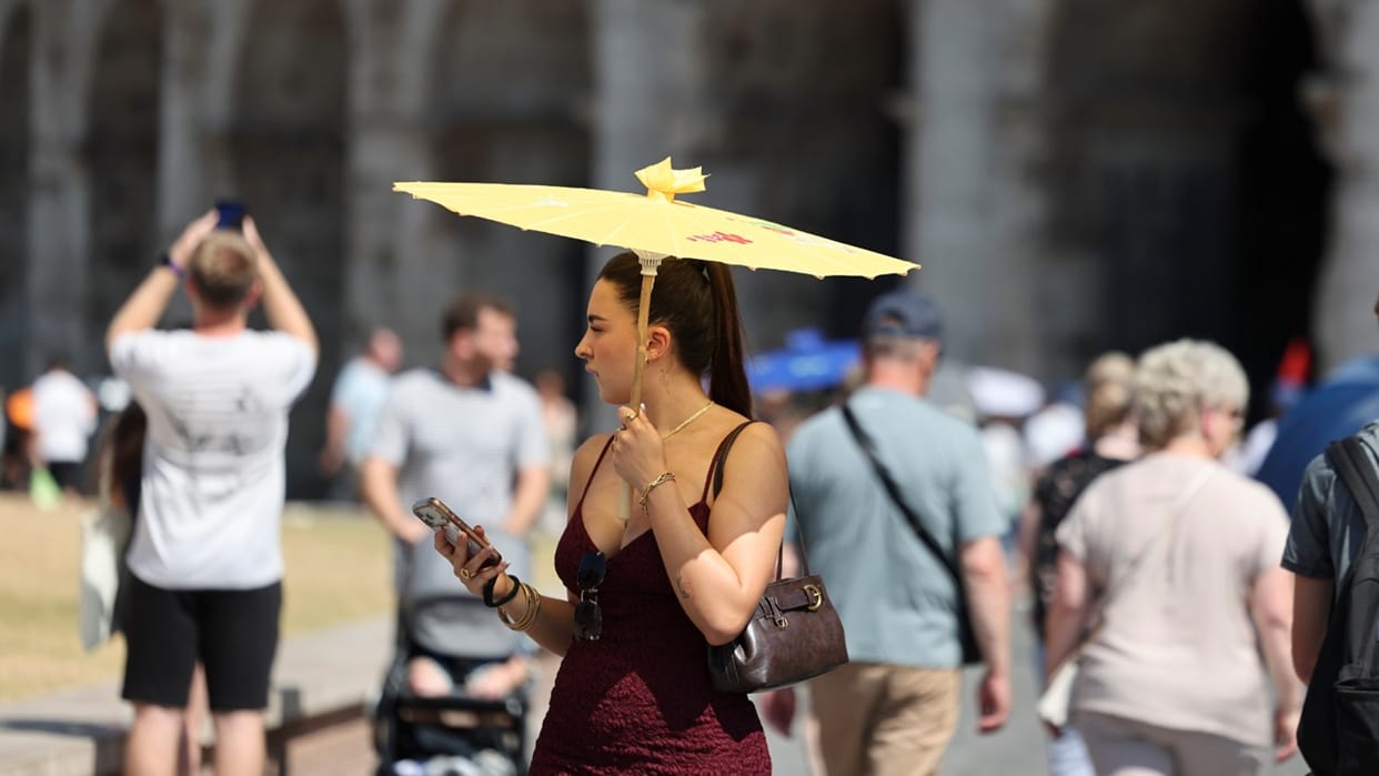 European heat wave triggers health warnings from London to Milan as temperatures rise even higher