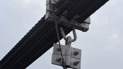 suspension bridge connecting Omkareshwar-Mamleshwar is closed, gate locked due to breaking of loading wire