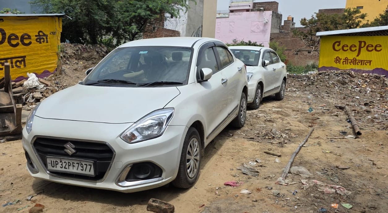 कायमगंज गल्ला मंडी में जीएसटी की खड़ी गाड़ियां