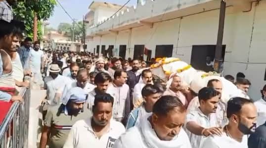 Kanpur Tearful farewell to Nirmala Singh crowds thronged to pay their last respects