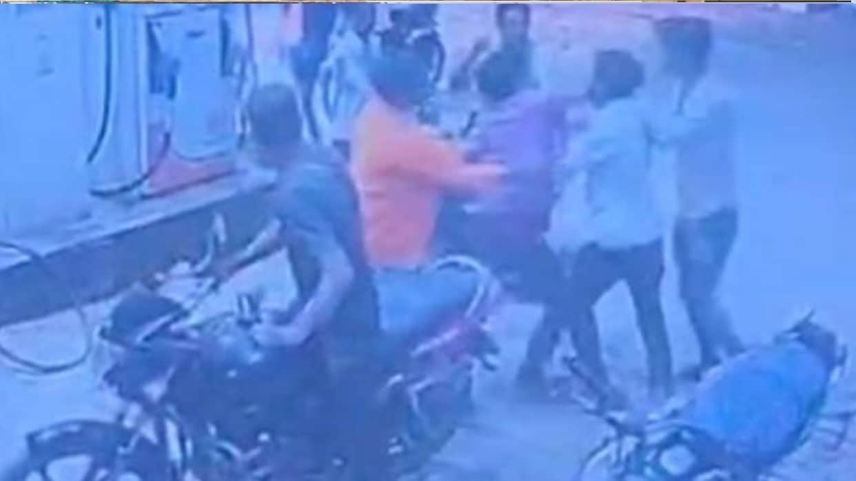 Petrol pump workers beat up a youth who had gone to buy petrol in Maharajganj.