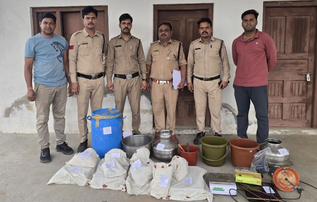 drugs factory was operating in farm in Mandsaur district, two smugglers caught with MD drugs worth crores