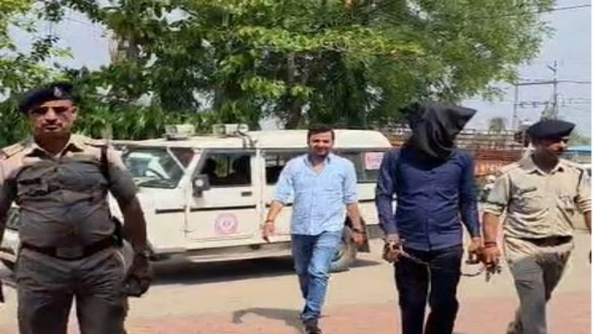 पुलिस हिरासत में आरोपी