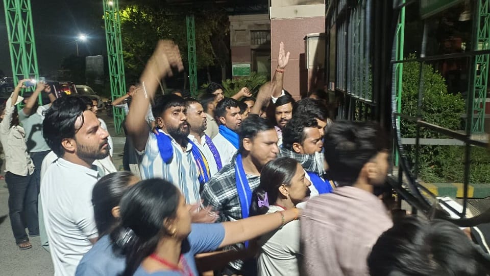 Noida: Police crack down on protesting employees at GIMS; several women injured in lathi-charge