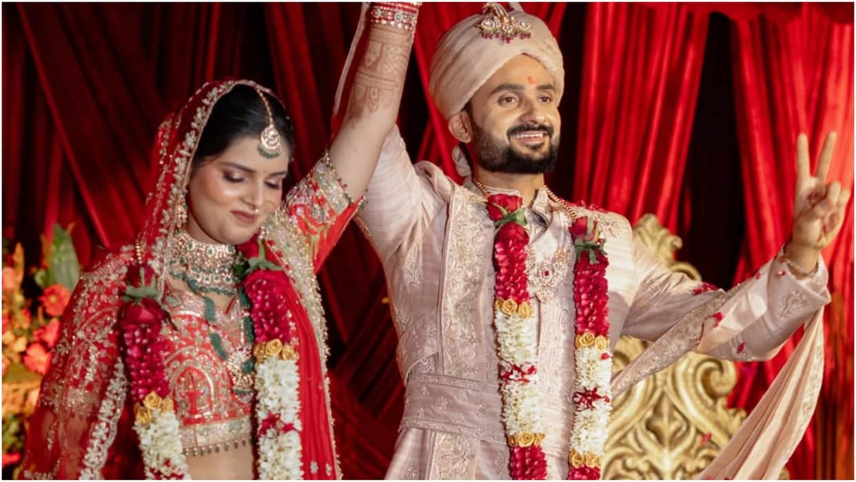 Cricketer Akash Deep and Akshita Raj Wedding Look: Stunning Bridal Lehenga Steals the Spotlight
