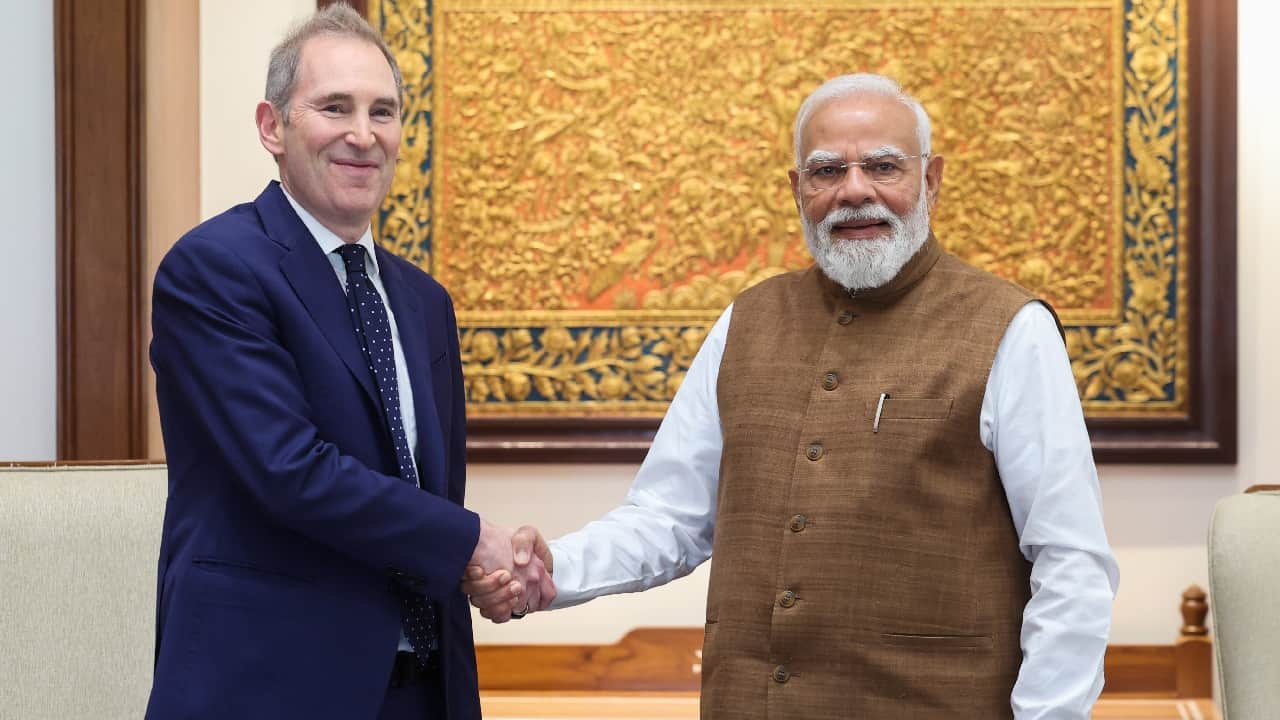 पीएम मोदी से मिले अमेजन के सीईओ।