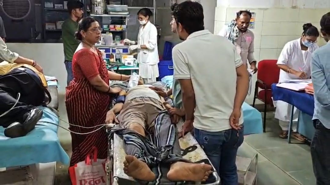 अस्पताल में पीड़ित की तस्वीर उपचार के दौरान की।