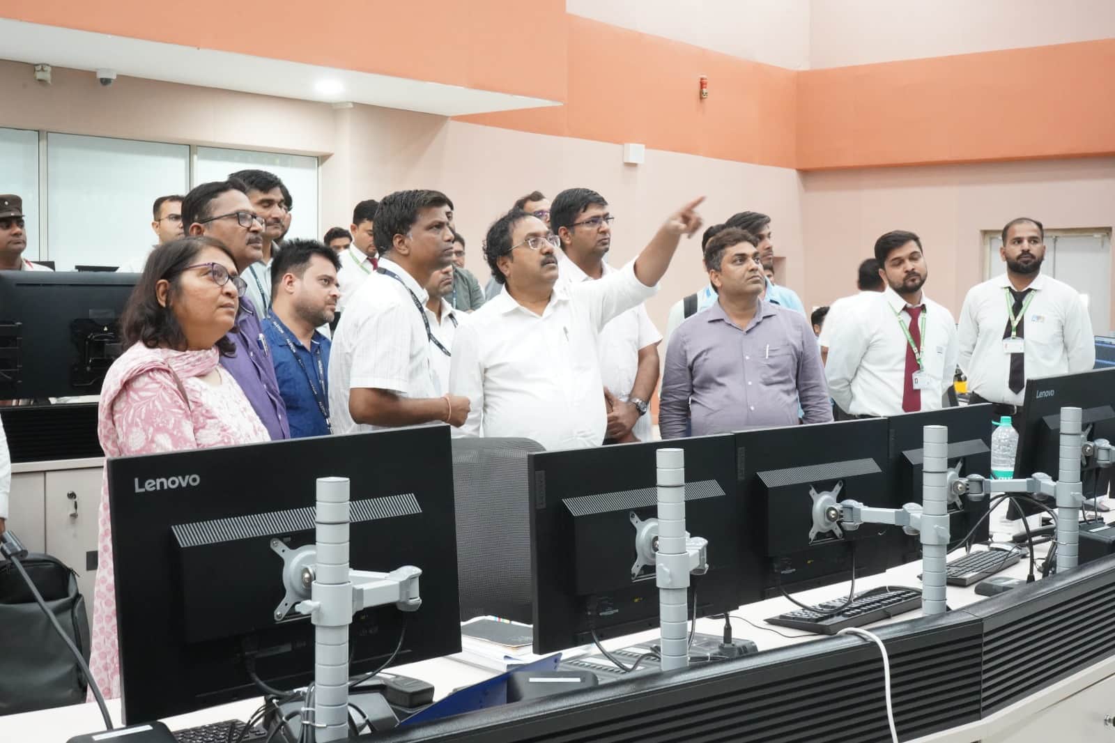 नीरीक्षण करने पहुंची टीम सीएमआरएस की टीम
