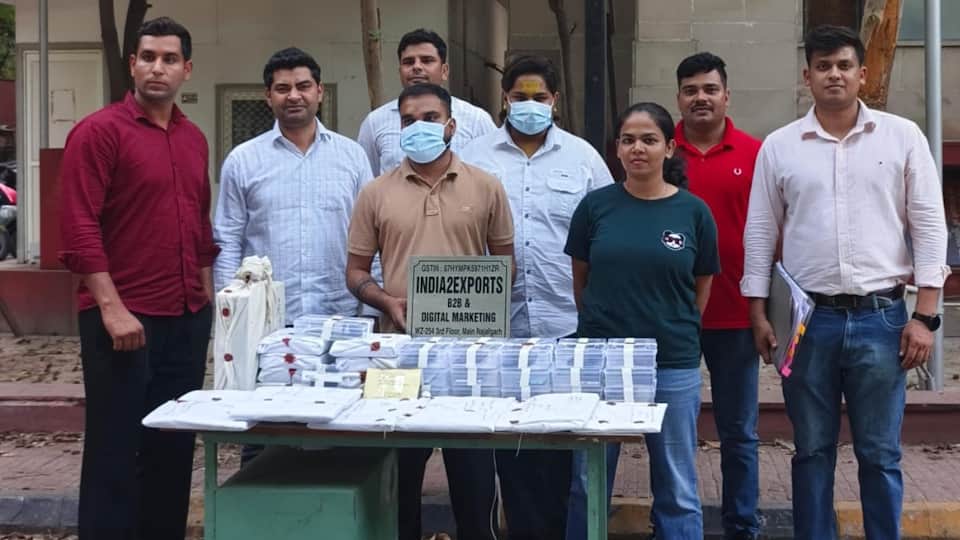 DELHI CYBER POLICE BUSTS FAKE EXPORT FRAUD CALL CENTRE