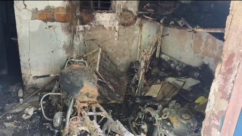 Father dies in AC blast son in critical condition and undergoing treatment in Raigarh