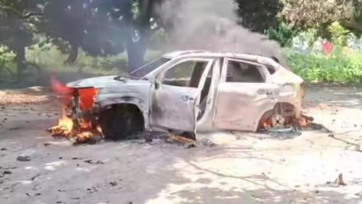 samastipur-news friends-dispute-over-3-lakh-rupees-pistol-threat-car-burnt-by crowd