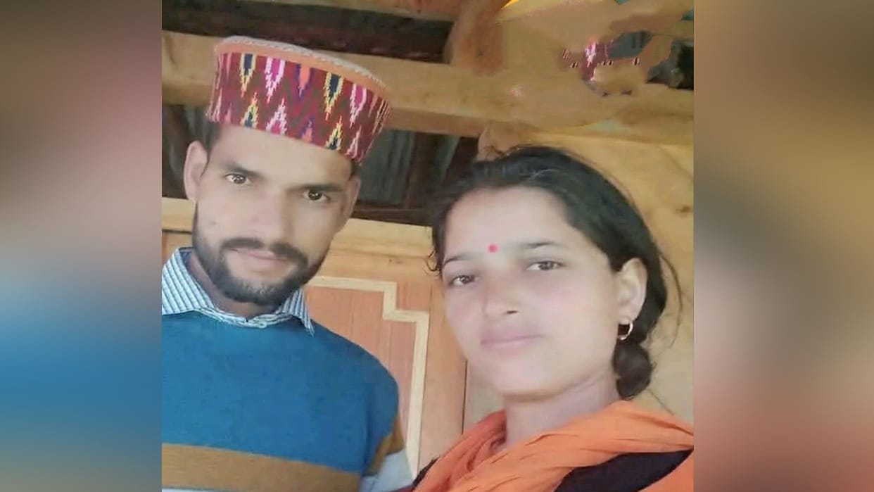Balance lost due to dizziness; husband fell into a gorge while trying to steady his wife both died.