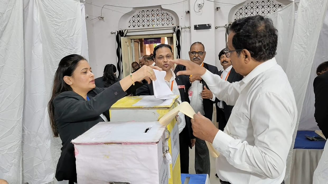 Indore News: 3,500 voters cast their votes in the Indore Advocates' Association election.