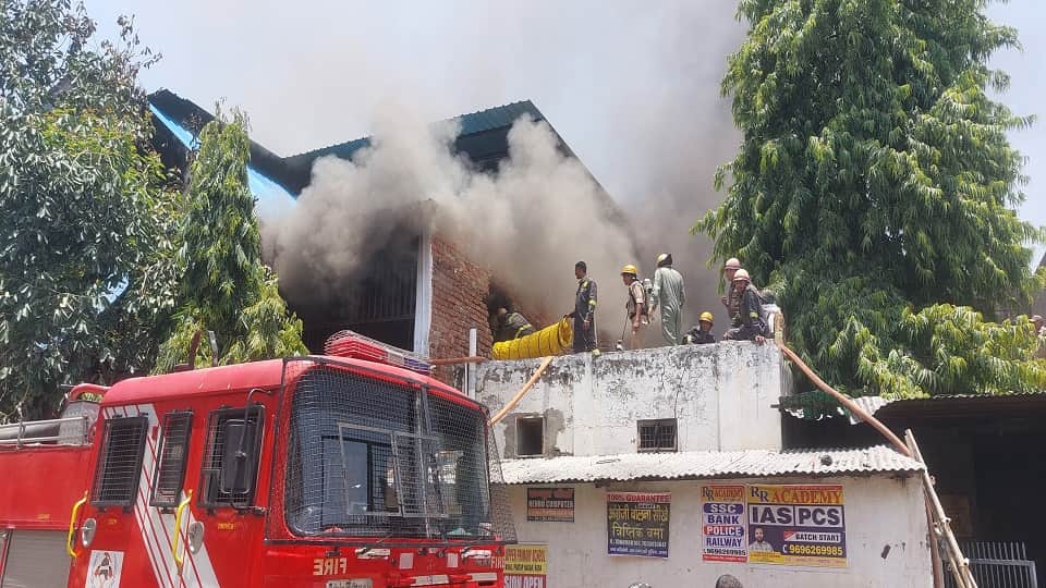 Massive fire breaks out at shoe factory in Agra
