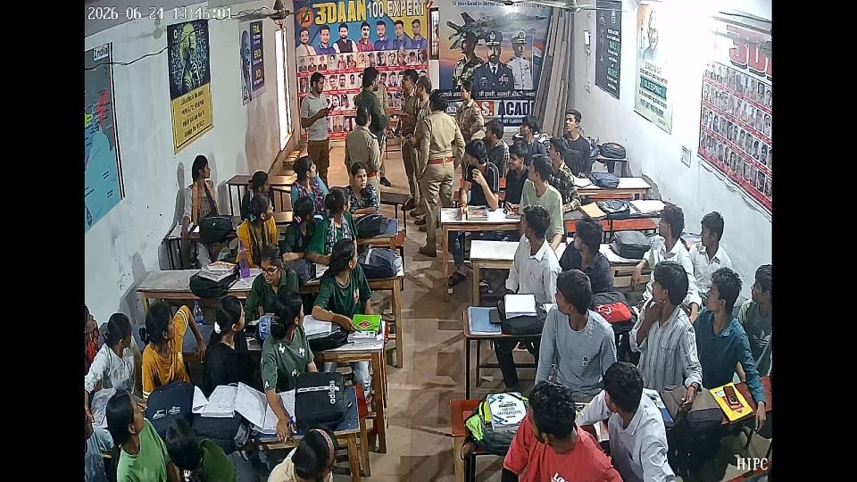 Uproar During Coaching Centre Inspection in Agra as Operator Asked Police for Authorization Letter
