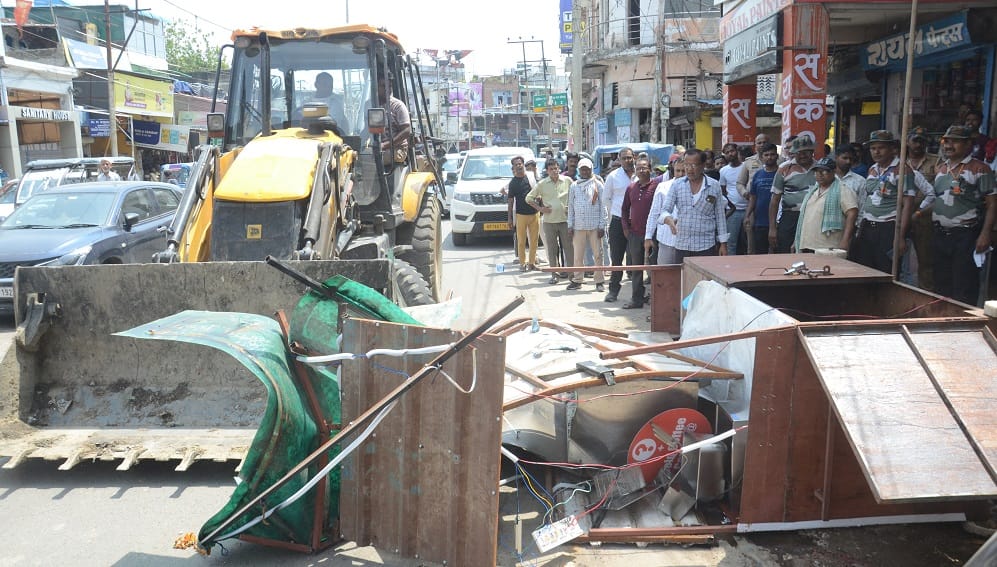 Kanpur Bulldozers to raze illegal encroachments on the highway 2500 encroachments identified