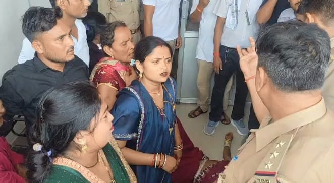 Hamirpur Woman dies during childbirth family alleges death was caused by hospital negligence