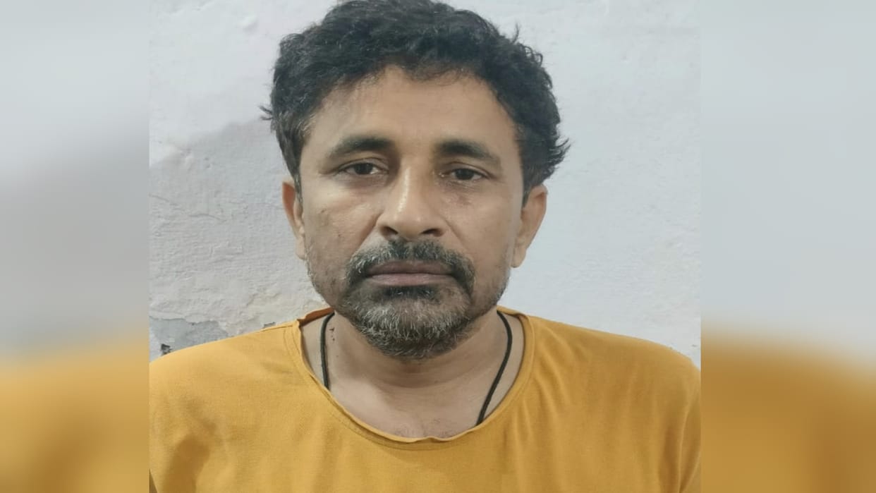 Assistant Director of Shine City company, carrying a reward of ₹1 lakh, arrested; police nabbed him in Utraon.