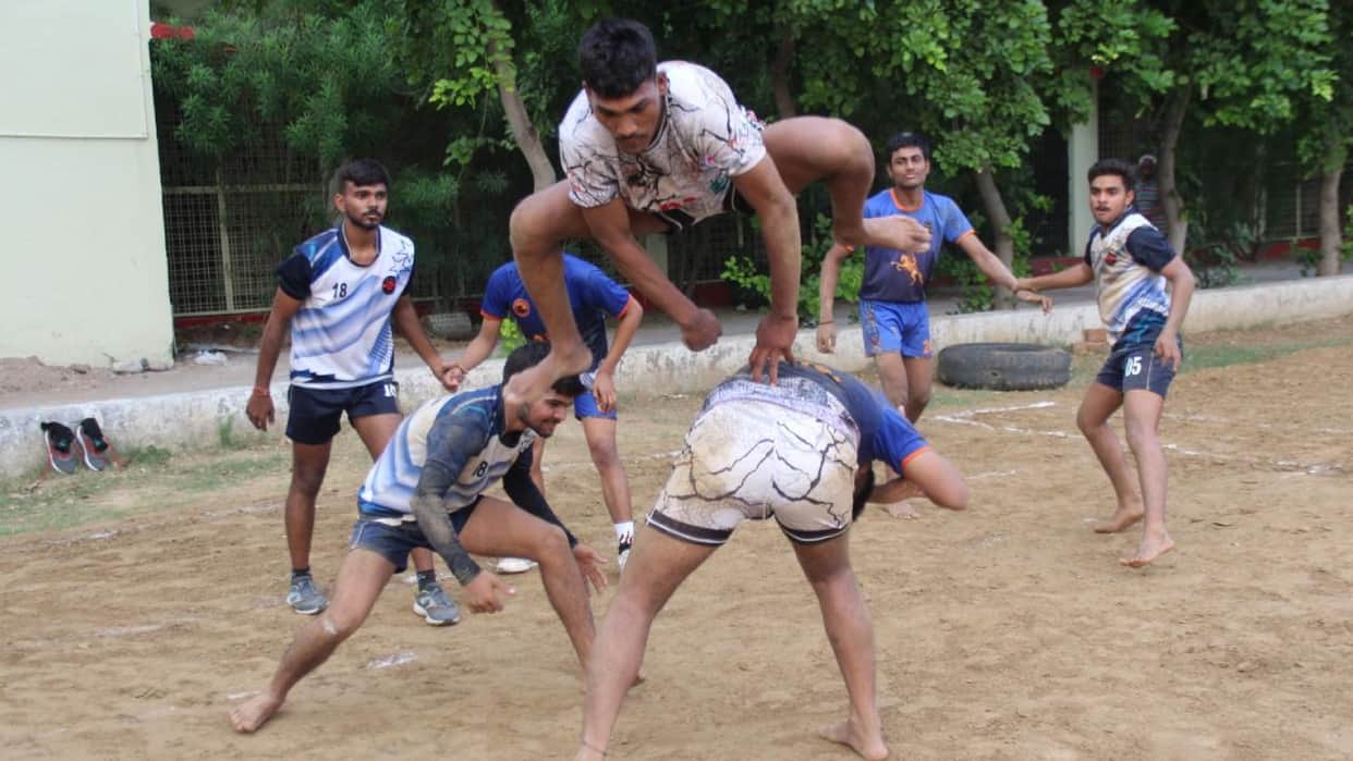 Jhansi: Wrestlers are sweating it out with the dream of playing for the country