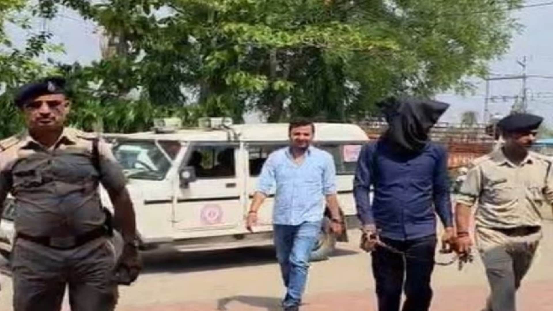 पुलिस हिरासत में आरोपी