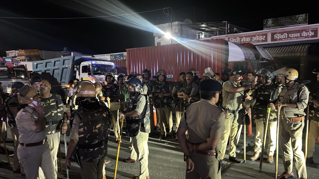 Tension in Dehradun after Nihangs march police department on high alert DM and SSP Inspect city late night