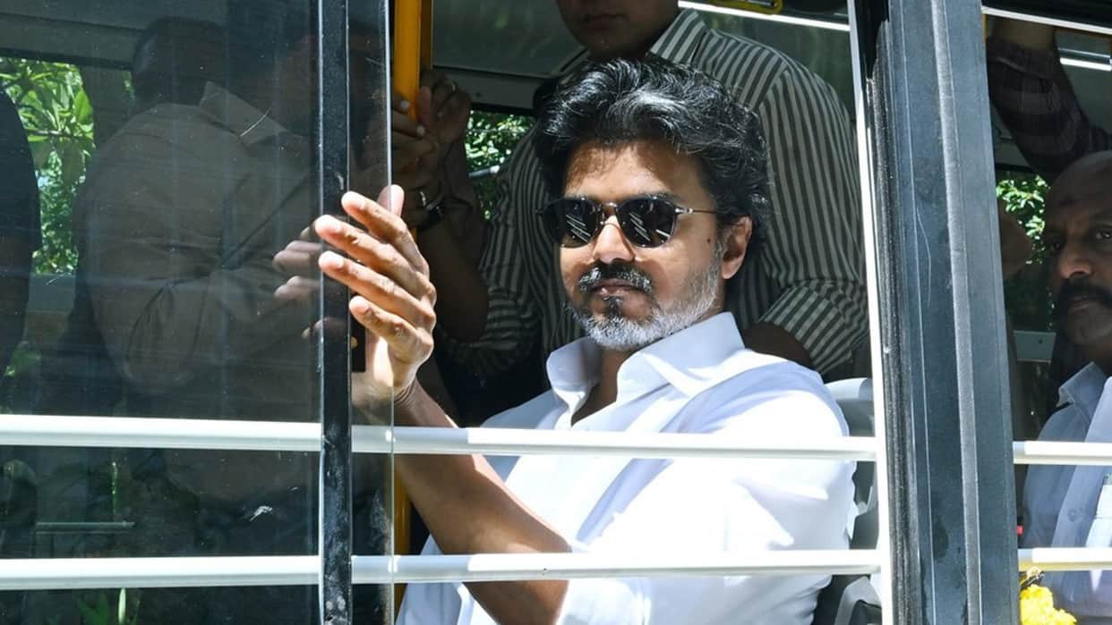 CM Vijay ride in bus fans cheer as he poses with conductor Video viral