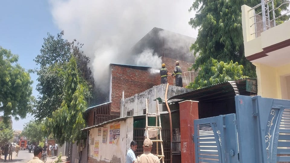 Massive Fire Breaks Out at Shiv Baba House in Agra Firefighters Struggle to Control Blaze