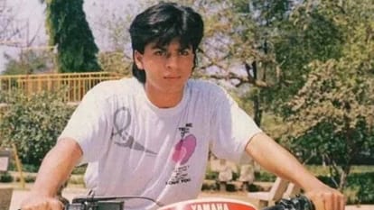 Shah Rukh Khan Rishi Kapoor And Divya Bharti Starrer Deewana Completes 34 Years