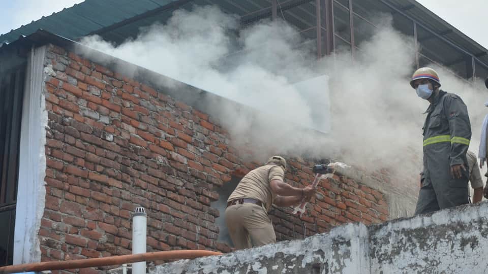 Massive fire breaks out at shoe factory in Agra
