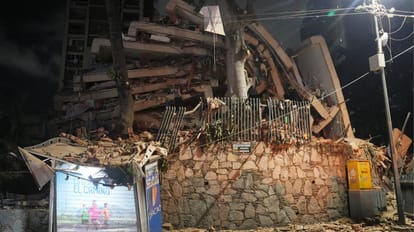 powerful earthquakes hit Venezuela buildings collapse in Caracas Many countries extended a helping hand
