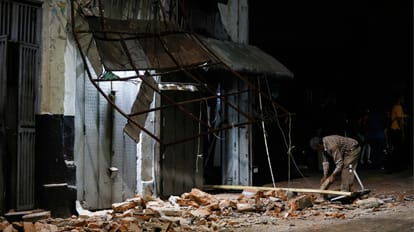 powerful earthquakes hit Venezuela buildings collapse in Caracas Many countries extended a helping hand