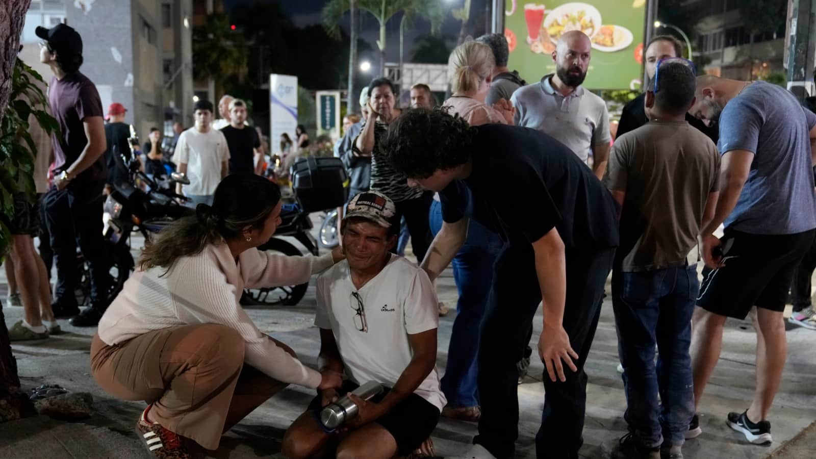 powerful earthquakes hit Venezuela buildings collapse in Caracas Many countries extended a helping hand