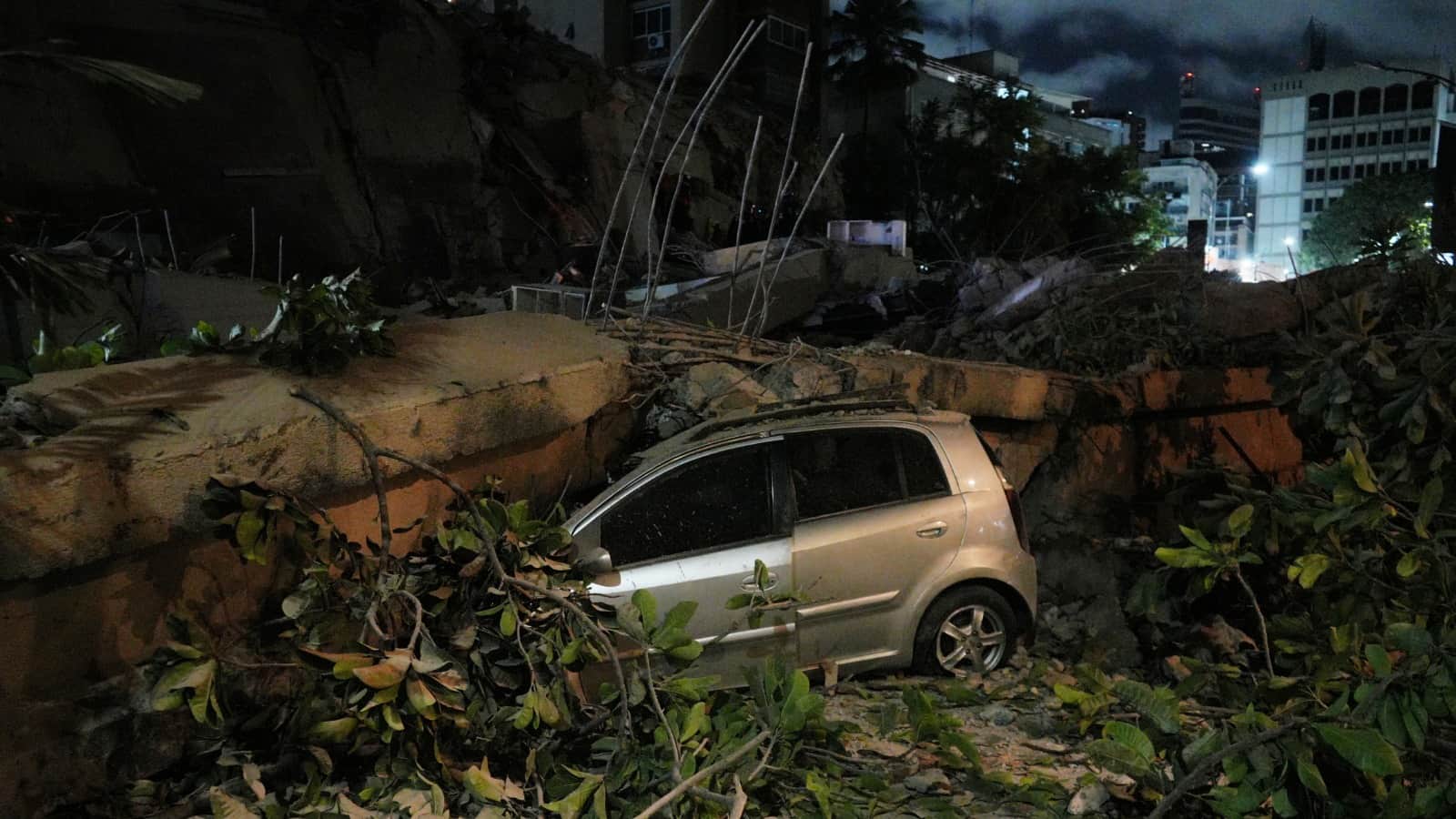powerful earthquakes hit Venezuela buildings collapse in Caracas Many countries extended a helping hand